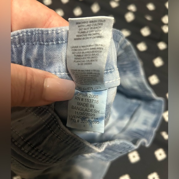 💰2/$10 kids Joes Stonewashed denim shorts-size 5/6 - Picture 7 of 7